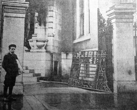 18th Street Entrance To Gibbs Mansion Where Boy Was Crushed By Iron Gate, Walnut Street, Philadelphia, Penna.